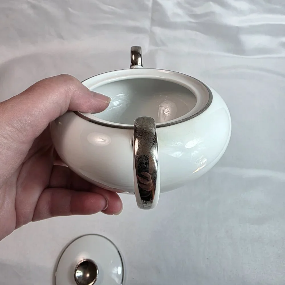 Amcrest Meito Wedding Ring Sugar Bowl & Lid White with Platinum Trim
